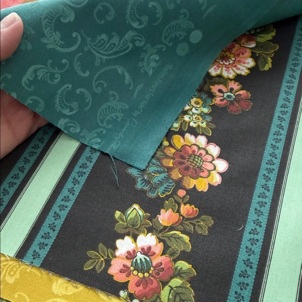 NWT….15 Connecting Threads Fat Quarters; Belle Fleurs Sampler. - Picture 3 of 12